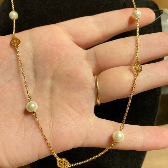 ✨HP✨Tory Burch Pearl And Logo Necklace - Picture 6 of 11